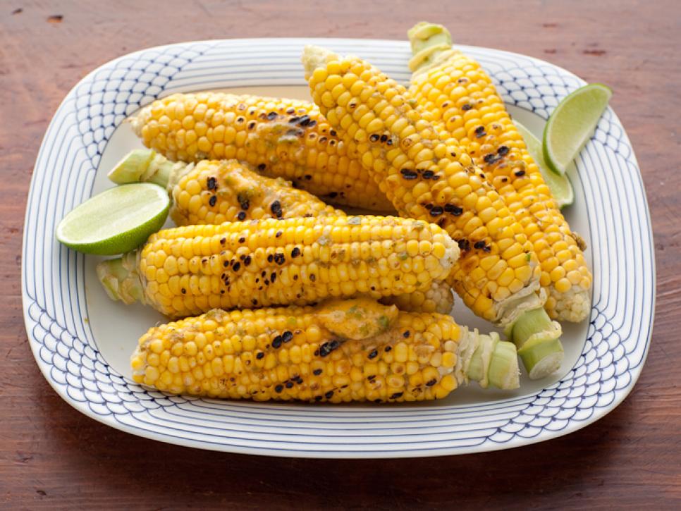 jalapeno lime corn on the cob plated with lime slices 